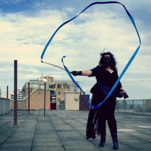 Laceface the cellist and her special bow